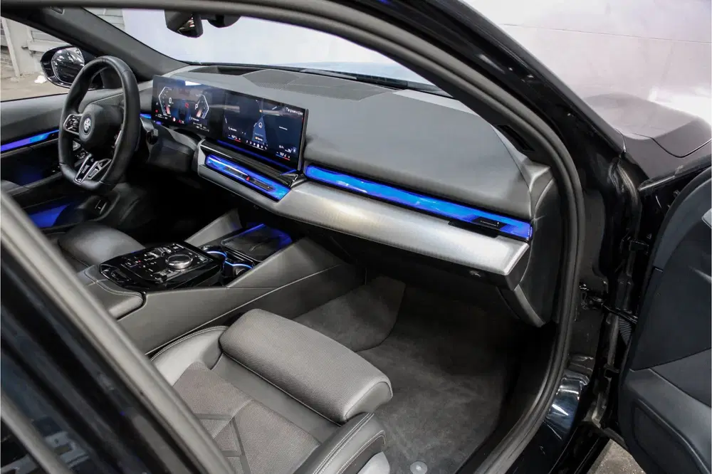 BMW 5-serie 5 Serie Touring 530e M Sport Shadow uit 2025, foto 14