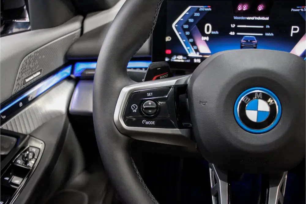 BMW 5-serie 5 Serie Touring 530e M Sport Shadow uit 2025, foto 18