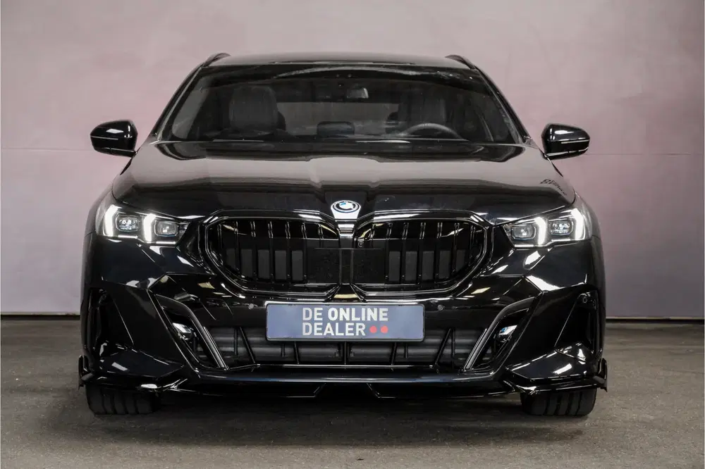 BMW 5-serie 5 Serie Touring 530e M Sport Shadow uit 2025, foto 2