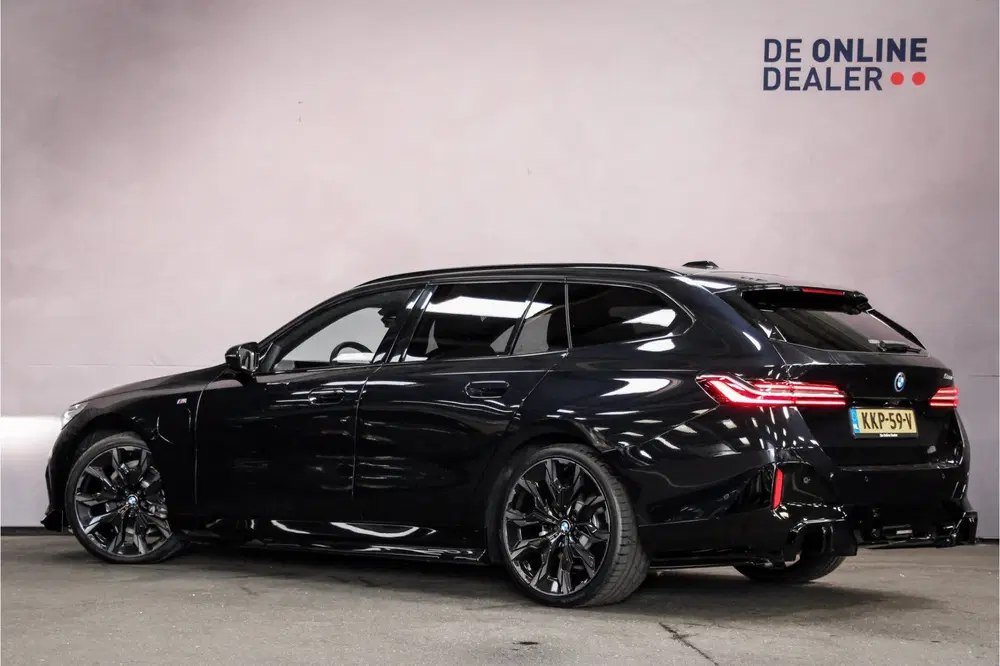 BMW 5-serie 5 Serie Touring 530e M Sport Shadow uit 2025, foto 4