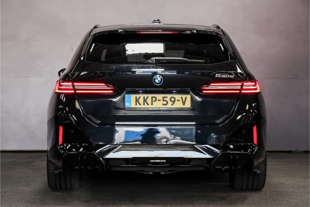 BMW 5-serie 5 Serie Touring 530e M Sport Shadow uit 2025, foto 5