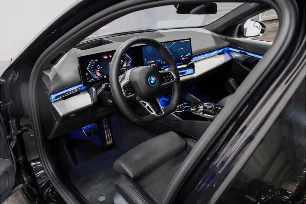 BMW 5-serie 5 Serie Touring 530e M Sport Shadow uit 2025, foto 7