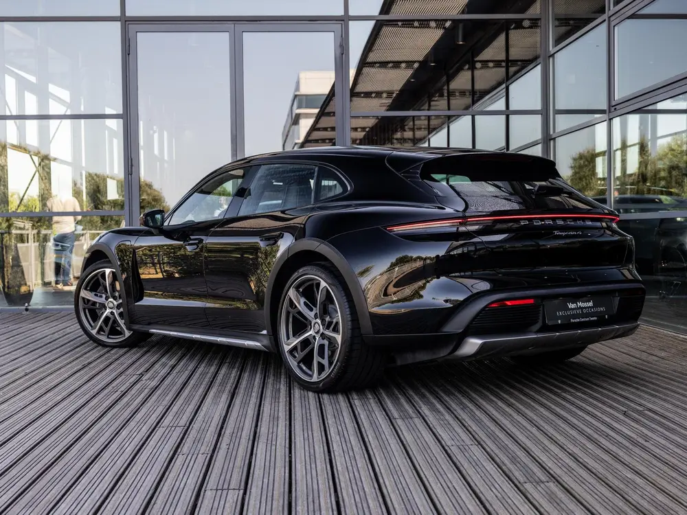 Porsche Taycan 4 93 kWh uit 2022, foto 2