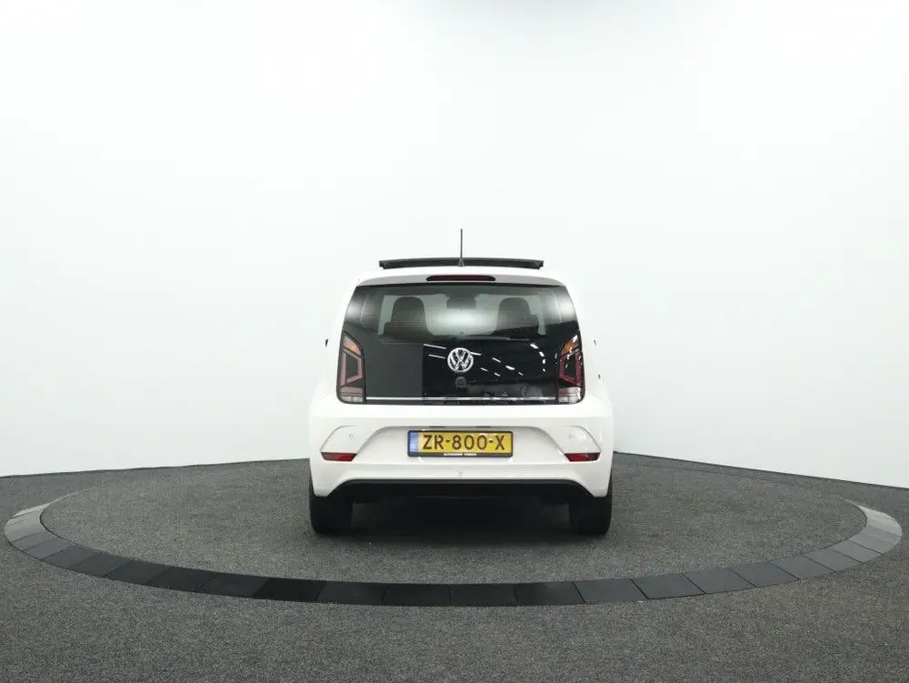 Volkswagen Up! 1.0 BMT high-up! | Panoramadak | Stoelverwarm uit 2019, foto 10