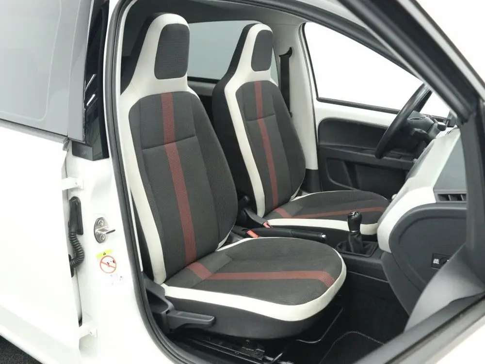 Volkswagen Up! 1.0 BMT high-up! | Panoramadak | Stoelverwarm uit 2019, foto 11
