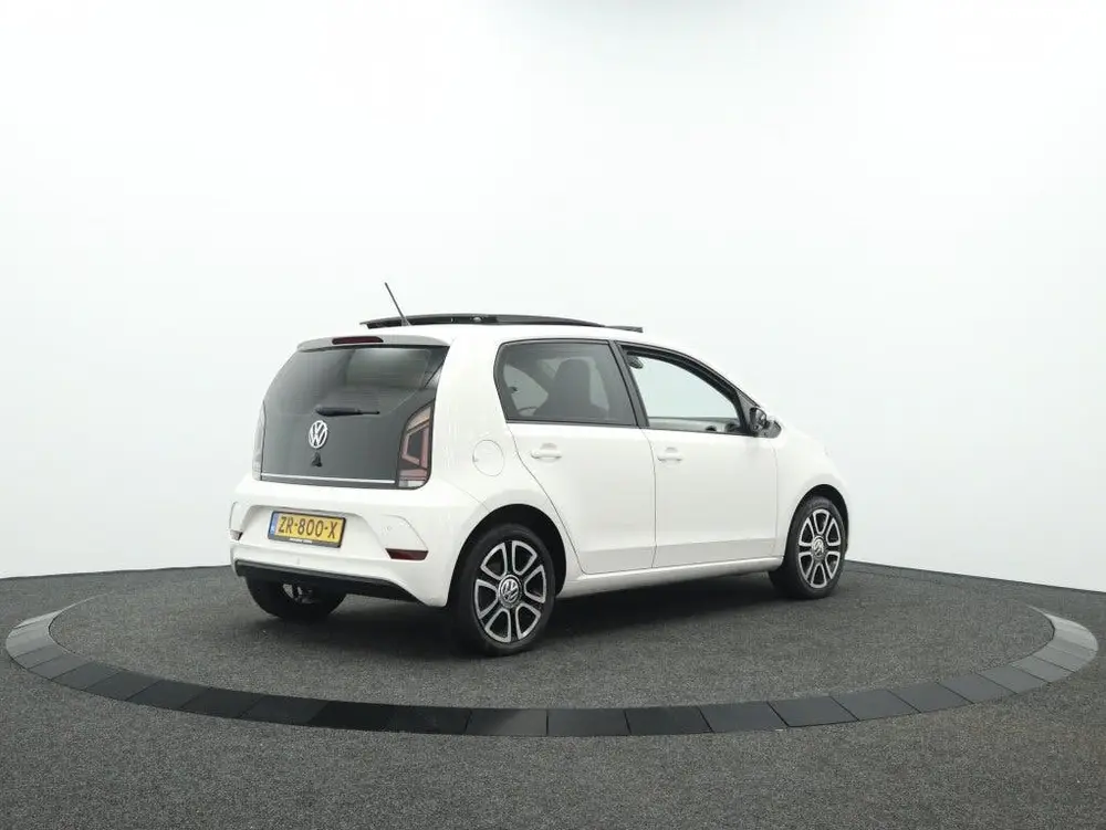 Volkswagen Up! 1.0 BMT high-up! | Panoramadak | Stoelverwarm uit 2019, foto 2