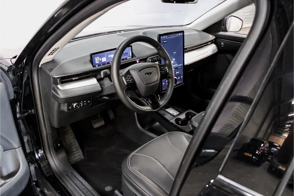 Ford Mustang Mach-E RWD 75 kWh uit 2022, foto 7