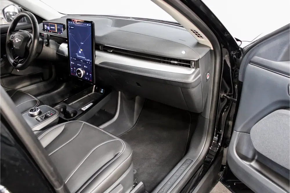 Ford Mustang Mach-E RWD 75 kWh uit 2022, foto 9