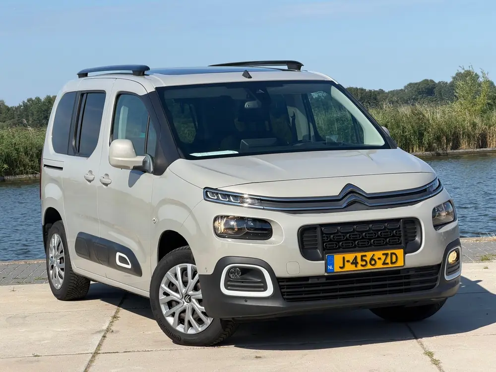 Citroën Berlingo Citroen Berlingo 1.2 PureTech Shine uit 2019, foto 4