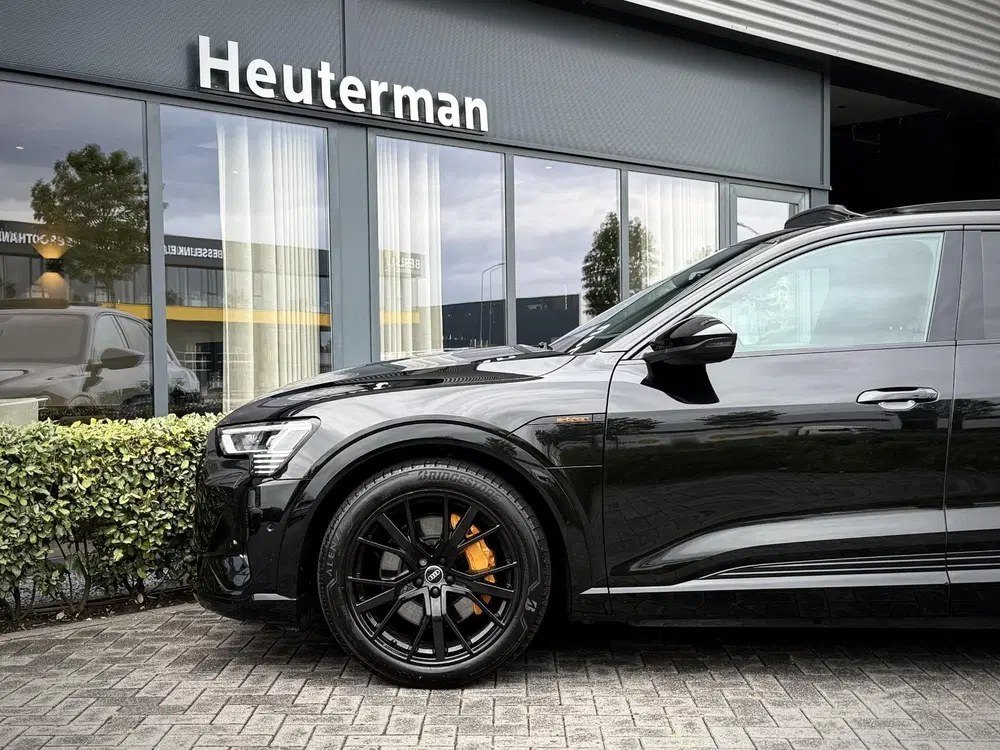Audi e-tron 55 quattro S Line Black Edition uit 2023, foto 12
