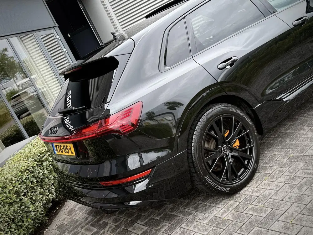 Audi e-tron 55 quattro S Line Black Edition uit 2023, foto 15