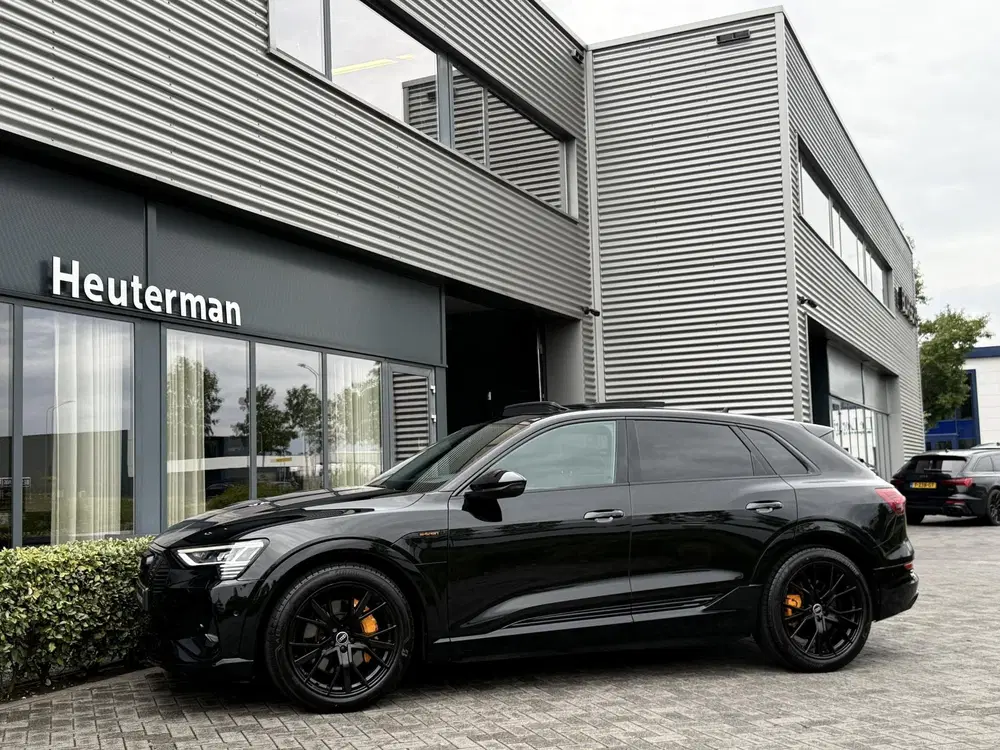 Audi e-tron 55 quattro S Line Black Edition uit 2023, foto 16