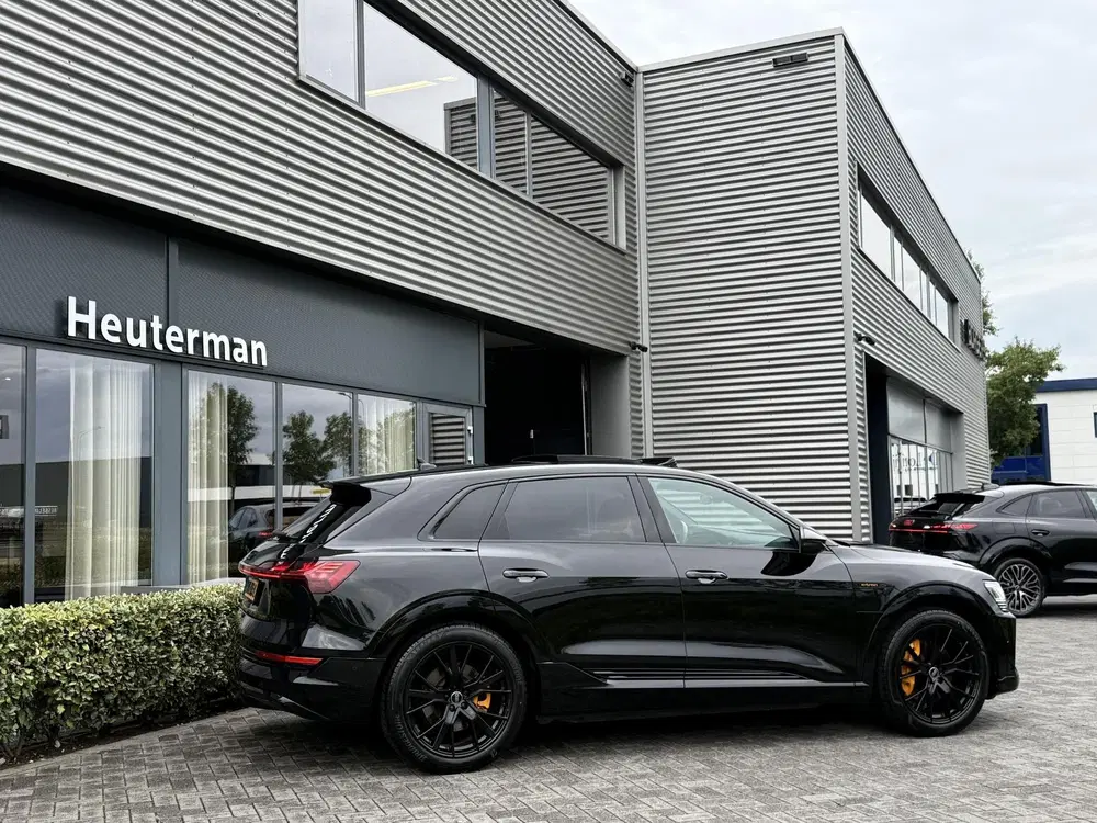 Audi e-tron 55 quattro S Line Black Edition uit 2023, foto 17