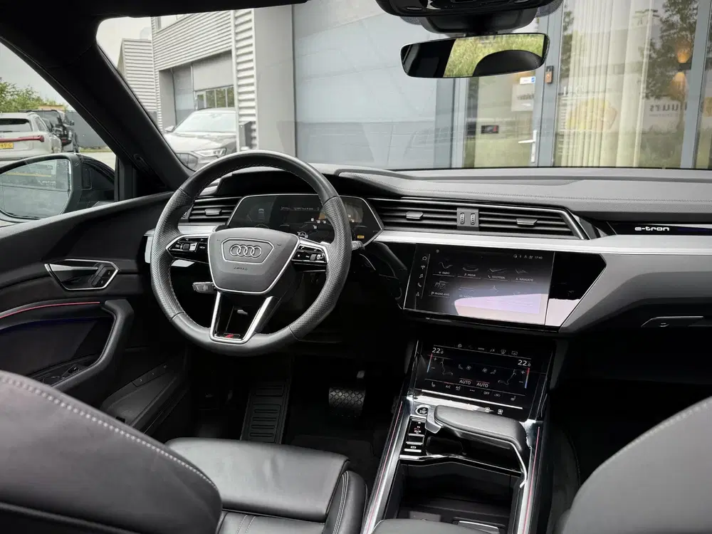Audi e-tron 55 quattro S Line Black Edition uit 2023, foto 20