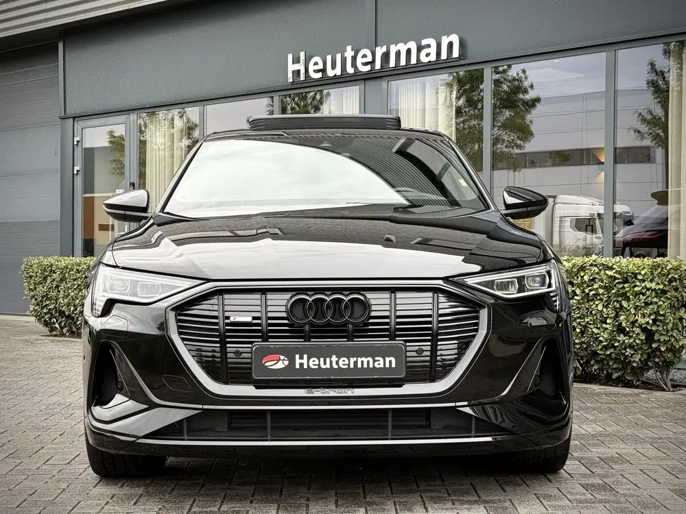Audi e-tron 55 quattro S Line Black Edition uit 2023, foto 5