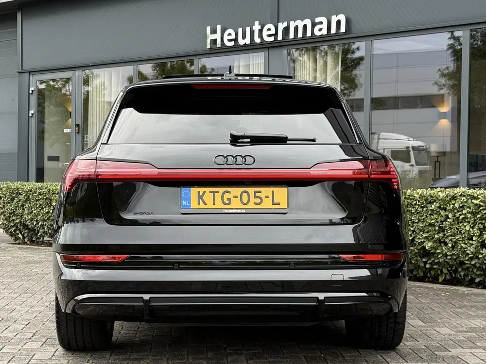 Audi e-tron 55 quattro S Line Black Edition uit 2023, foto 6