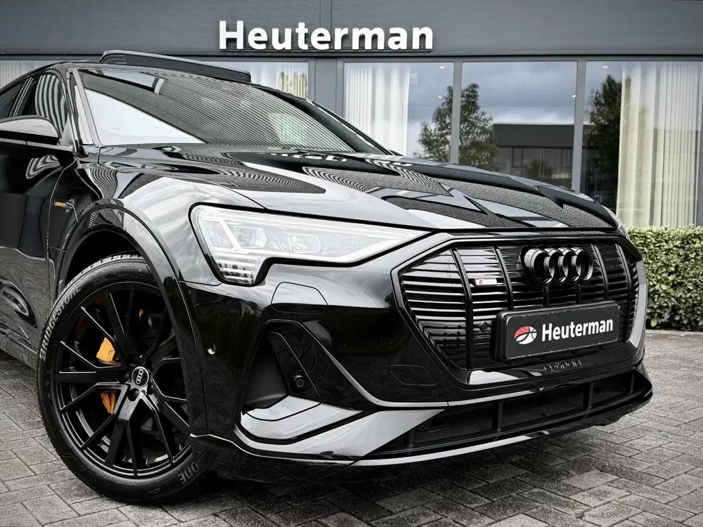 Audi e-tron 55 quattro S Line Black Edition uit 2023, foto 7