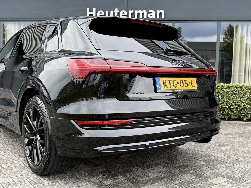 Audi e-tron 55 quattro S Line Black Edition uit 2023, foto 8