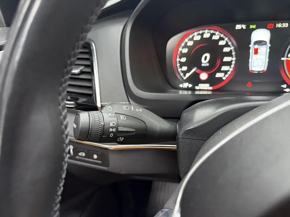 Volvo XC90 2.0 B6 AWD R-Design uit 2021, foto 15