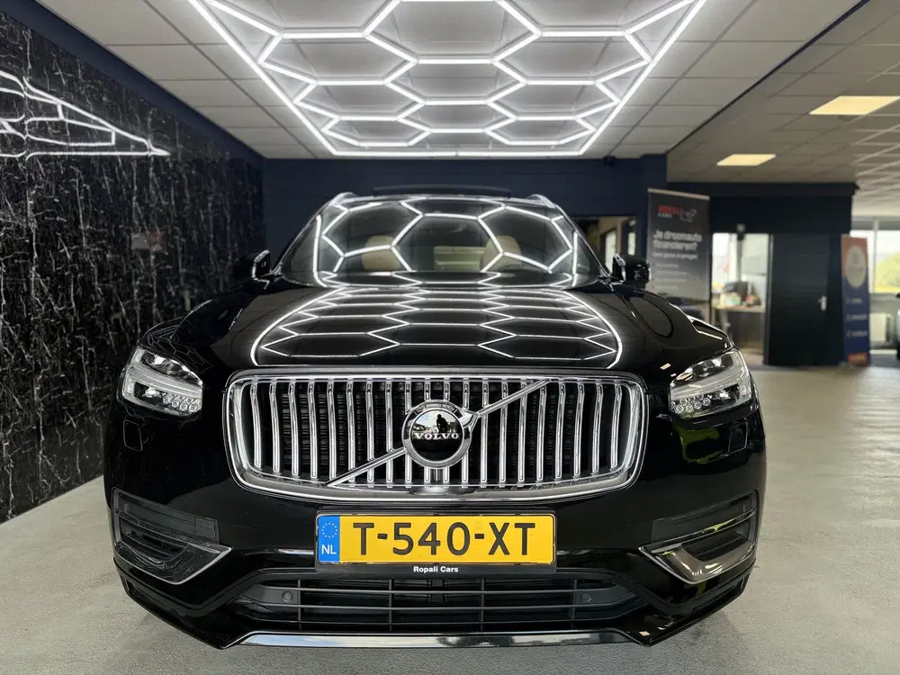 Volvo XC90 2.0 B6 AWD R-Design uit 2021, foto 2