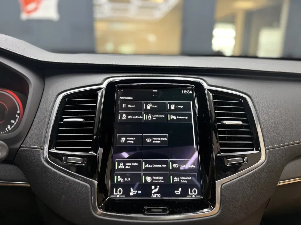 Volvo XC90 2.0 B6 AWD R-Design uit 2021, foto 20