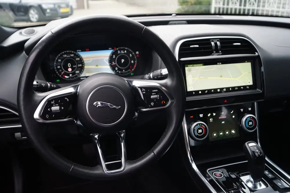 Jaguar XE 2.0 P250 R-Dynamic SE Autom Leder Sportst Stoel/St uit 2021, foto 9