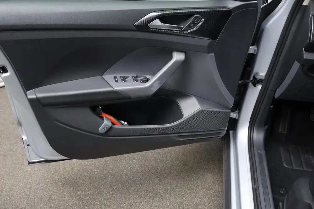 Volkswagen T-Cross 1.0 TSI Life Business uit 2021, foto 17