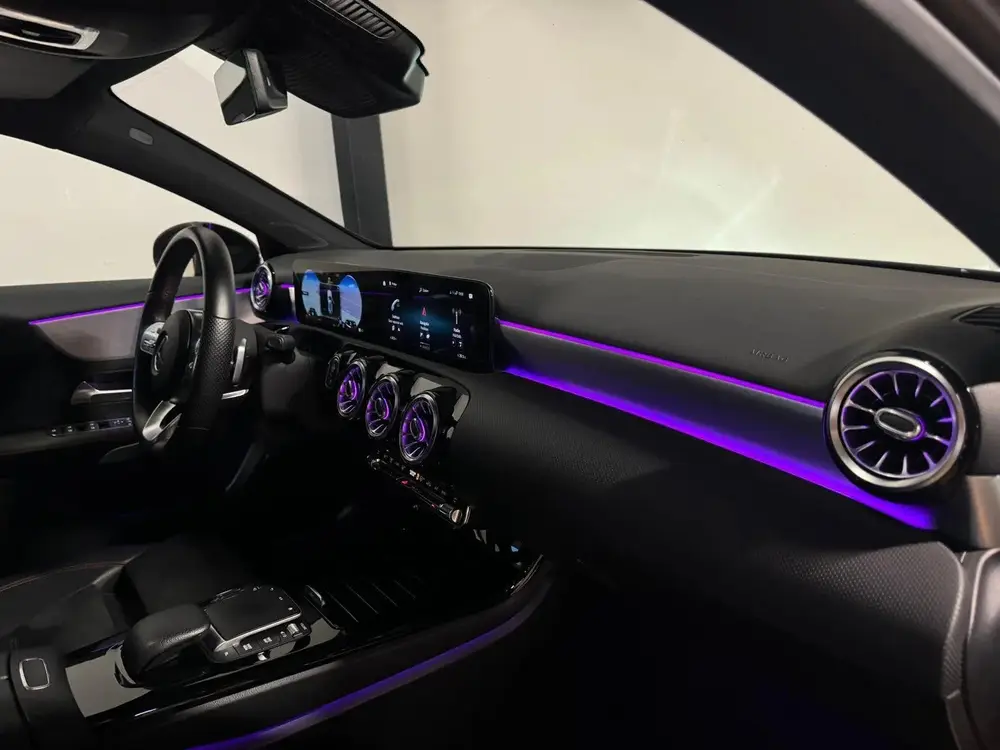 Mercedes-Benz A-Klasse 180 AMG Line PANO MEMORY VOL uit 2020, foto 11