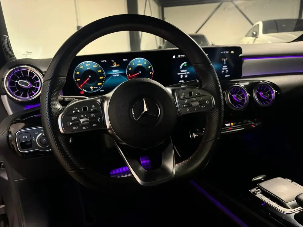 Mercedes-Benz A-Klasse 180 AMG Line PANO MEMORY VOL uit 2020, foto 3