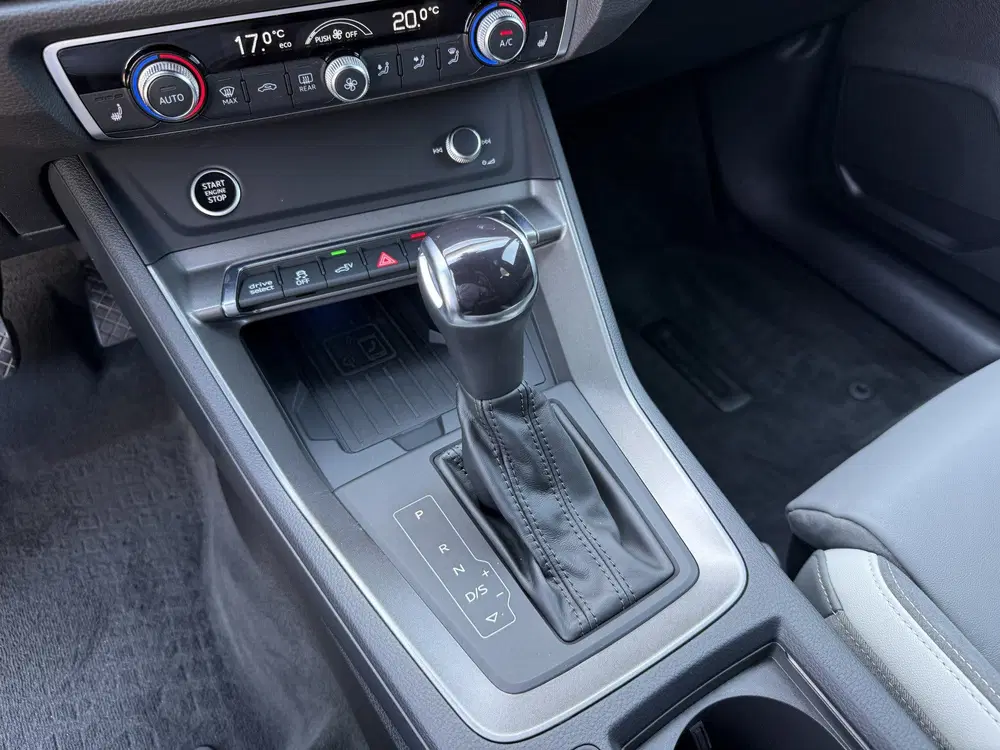 Audi Q3 45 TFSI e S-LINE Matrix uit 2022, foto 11