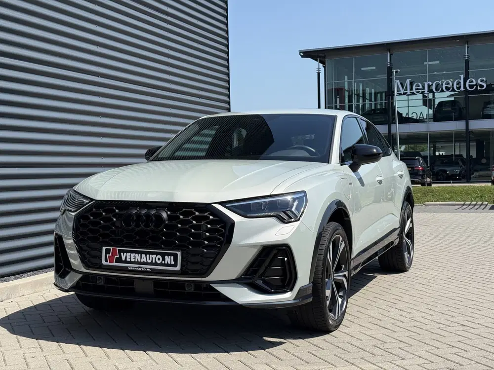 Audi Q3 45 TFSI e S-LINE Matrix uit 2022, foto 17