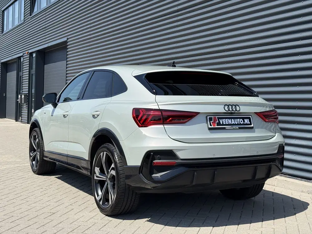 Audi Q3 45 TFSI e S-LINE Matrix uit 2022, foto 18