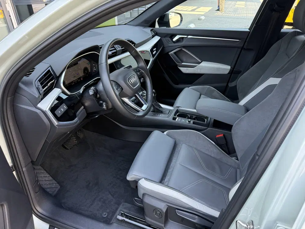Audi Q3 45 TFSI e S-LINE Matrix uit 2022, foto 6