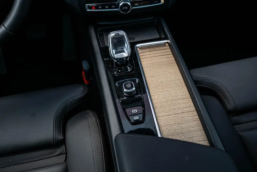 Volvo XC60 T6 350 pk Plug-in hybrid AWD Ultra Dark uit 2026, foto 13