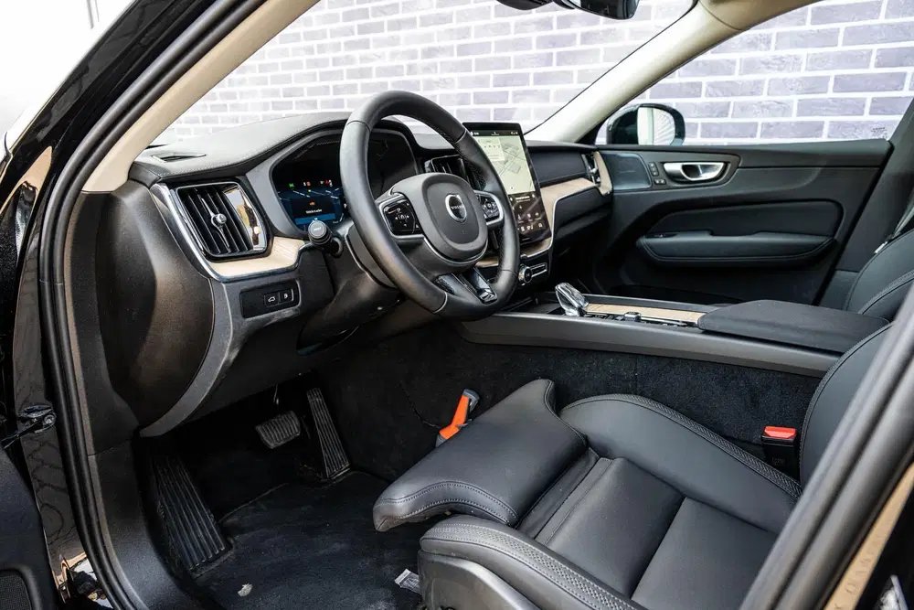 Volvo XC60 T6 350 pk Plug-in hybrid AWD Ultra Dark uit 2026, foto 16