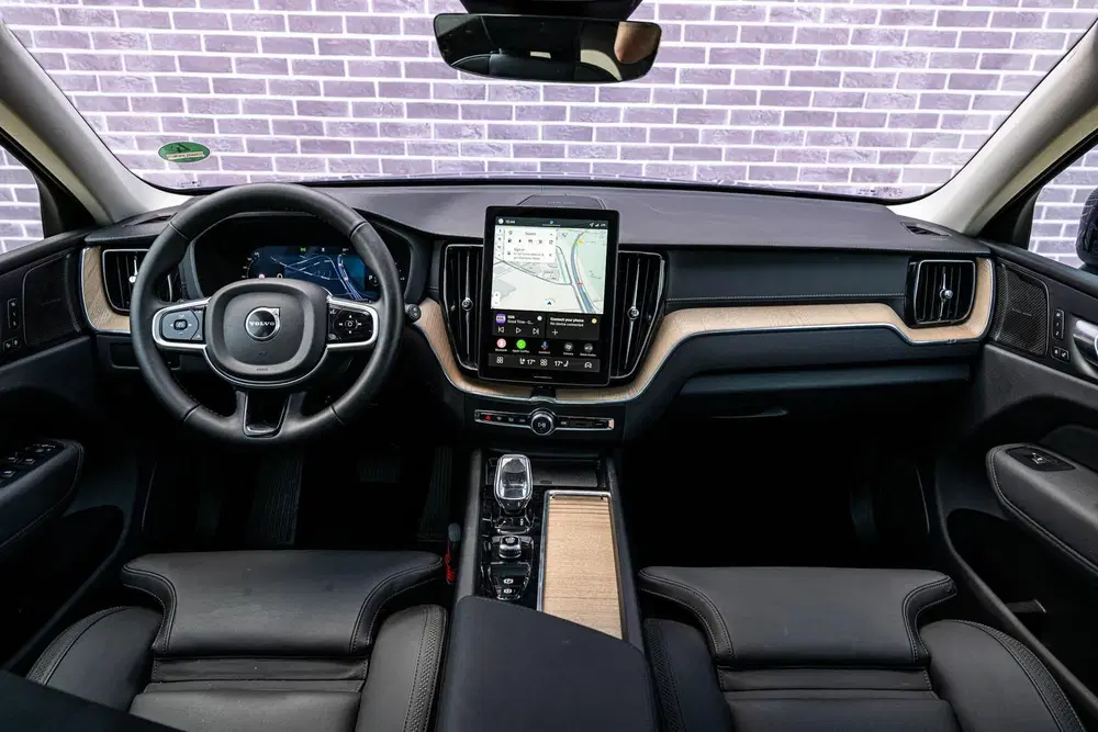 Volvo XC60 T6 350 pk Plug-in hybrid AWD Ultra Dark uit 2026, foto 4