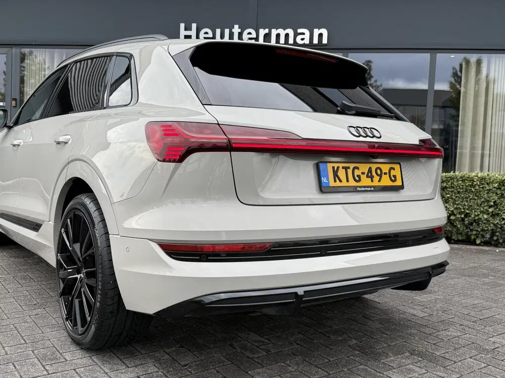 Audi e-tron 50 Quattro S line Black Edition uit 2022, foto 10