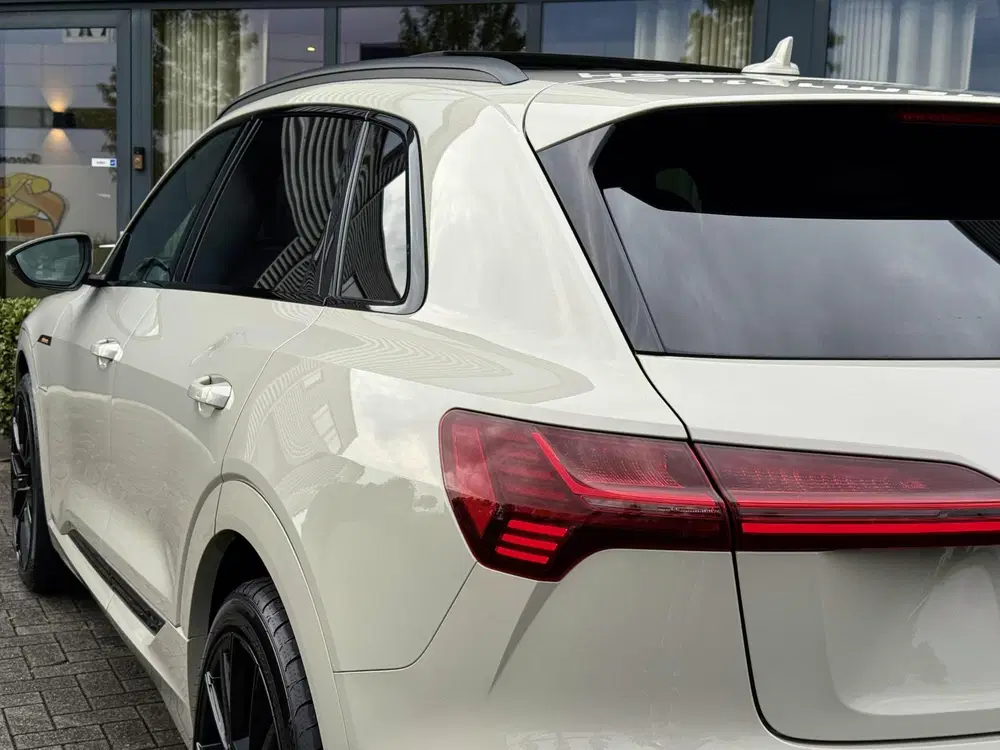 Audi e-tron 50 Quattro S line Black Edition uit 2022, foto 12