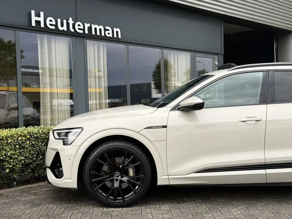 Audi e-tron 50 Quattro S line Black Edition uit 2022, foto 15