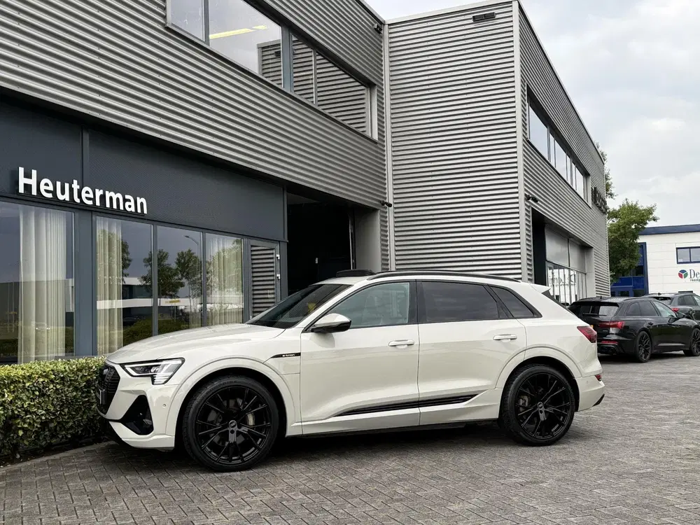 Audi e-tron 50 Quattro S line Black Edition uit 2022, foto 17