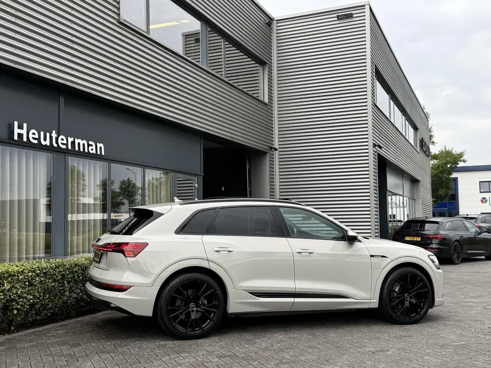Audi e-tron 50 Quattro S line Black Edition uit 2022, foto 18