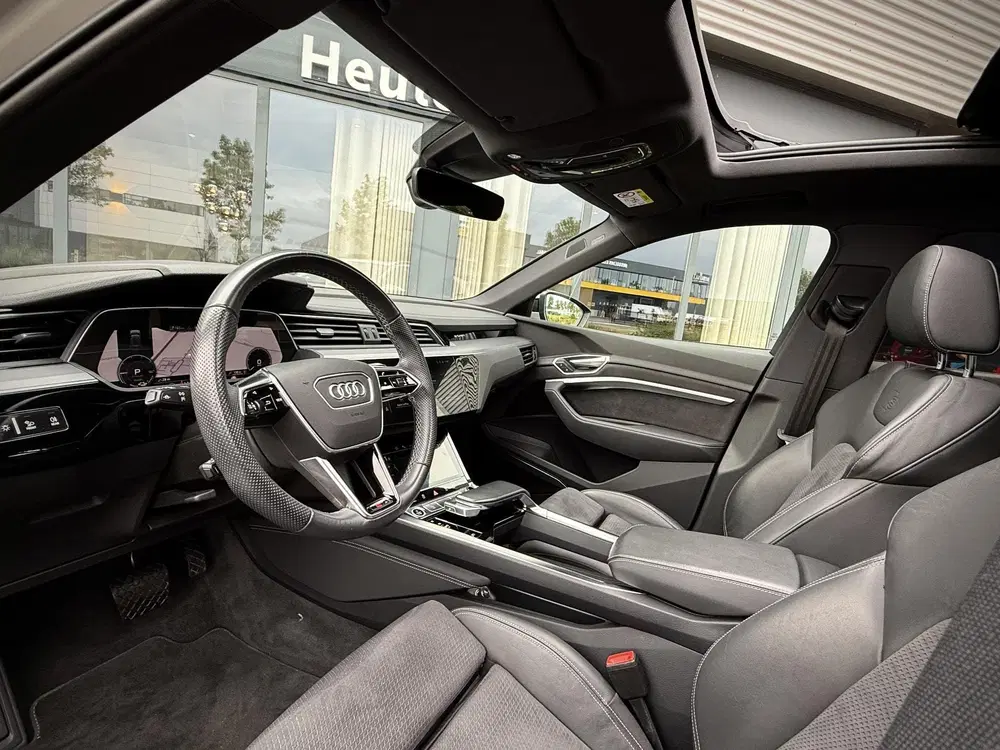 Audi e-tron 50 Quattro S line Black Edition uit 2022, foto 3