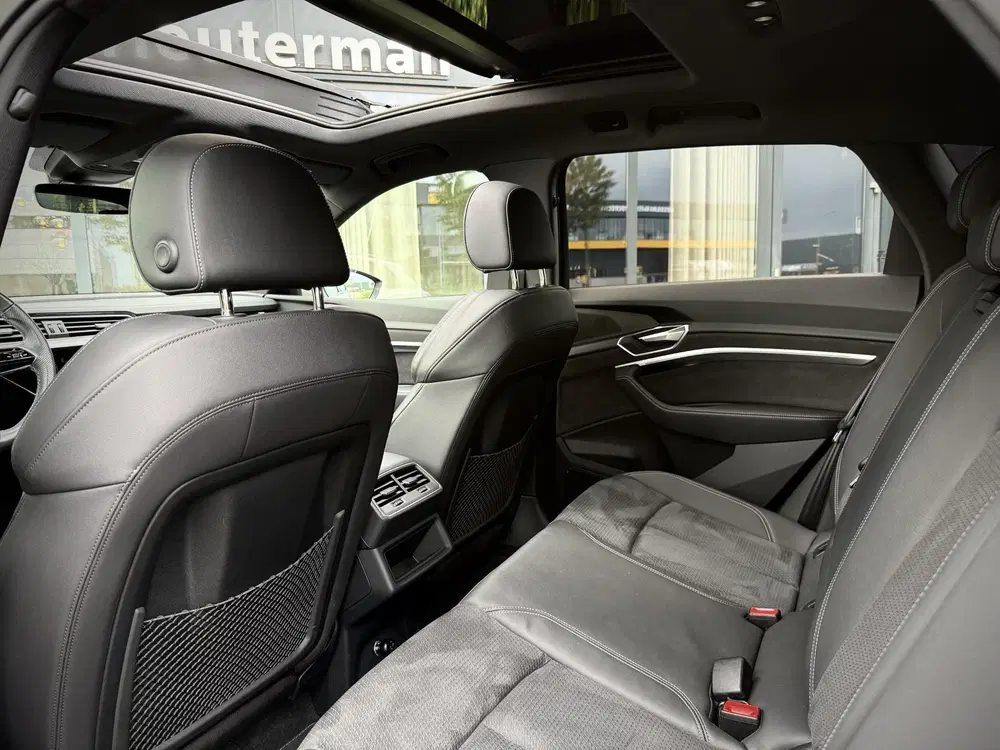 Audi e-tron 50 Quattro S line Black Edition uit 2022, foto 4