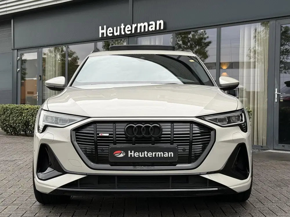 Audi e-tron 50 Quattro S line Black Edition uit 2022, foto 5