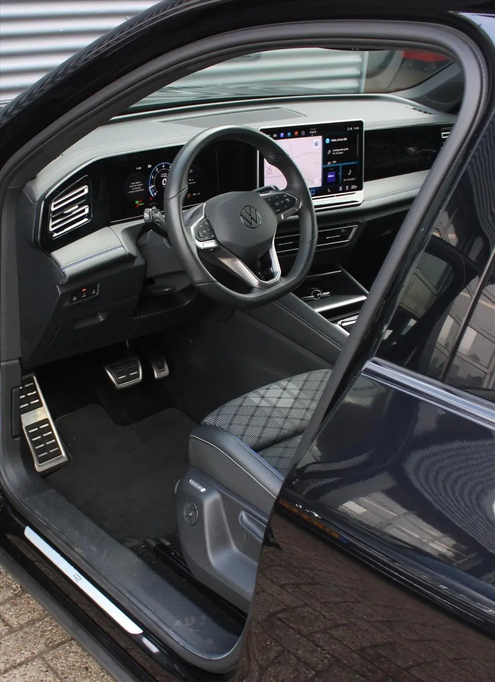 Volkswagen Tiguan 1.5 eTSI 150pk DSG R-Line Black Style uit 2024, foto 8