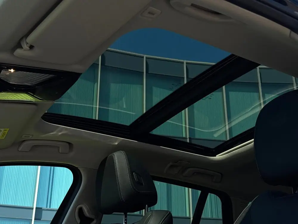 BMW 3-Serie Touring 320e Sport Line PHEV // Panorama Dak // uit 2021, foto 3