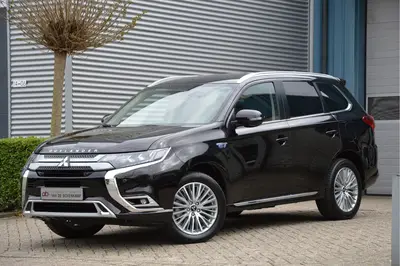 Mitsubishi Outlander 2.4 PHEV Instyle LED | CAMERA | CAR PLA uit 2019