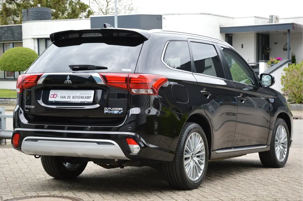 Mitsubishi Outlander 2.4 PHEV Instyle LED | CAMERA | CAR PLA uit 2019, foto 3