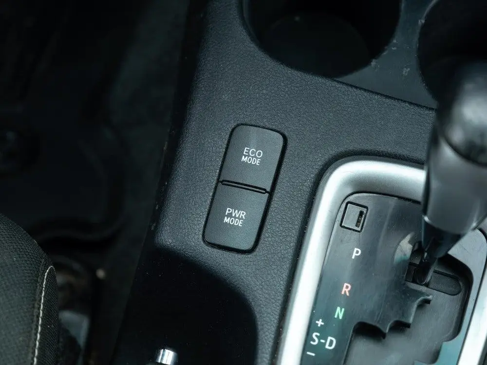 Toyota Hilux 2.4 D-4D-F Double Cab Professional Automaa uit 2019, foto 16