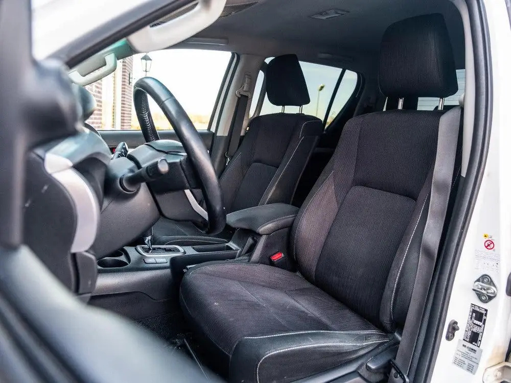 Toyota Hilux 2.4 D-4D-F Double Cab Professional Automaa uit 2019, foto 2